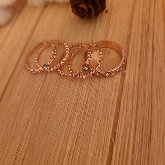 ππNEWππ PRETTY!! 5 Band Stacked Rings in ROSE GOLD - Picture 2 of 9